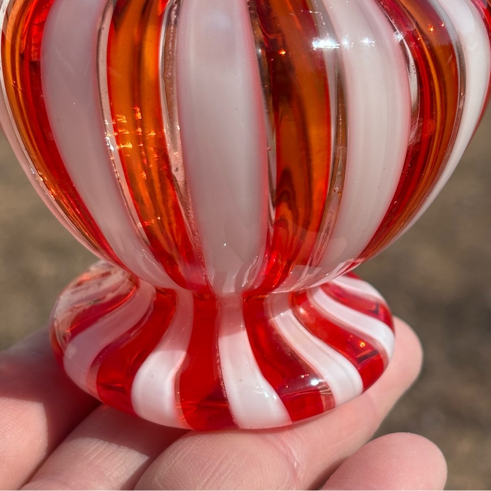 Extraordinary Vintage Cranberry Swirl Vase! - Picture 4 of 9